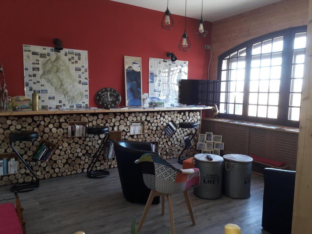 Hotel Restaurant Le Traineau Clelles Bagian luar foto