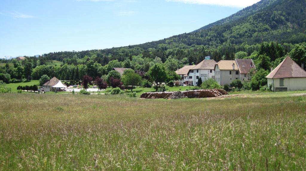 Hotel Restaurant Le Traineau Clelles Bagian luar foto