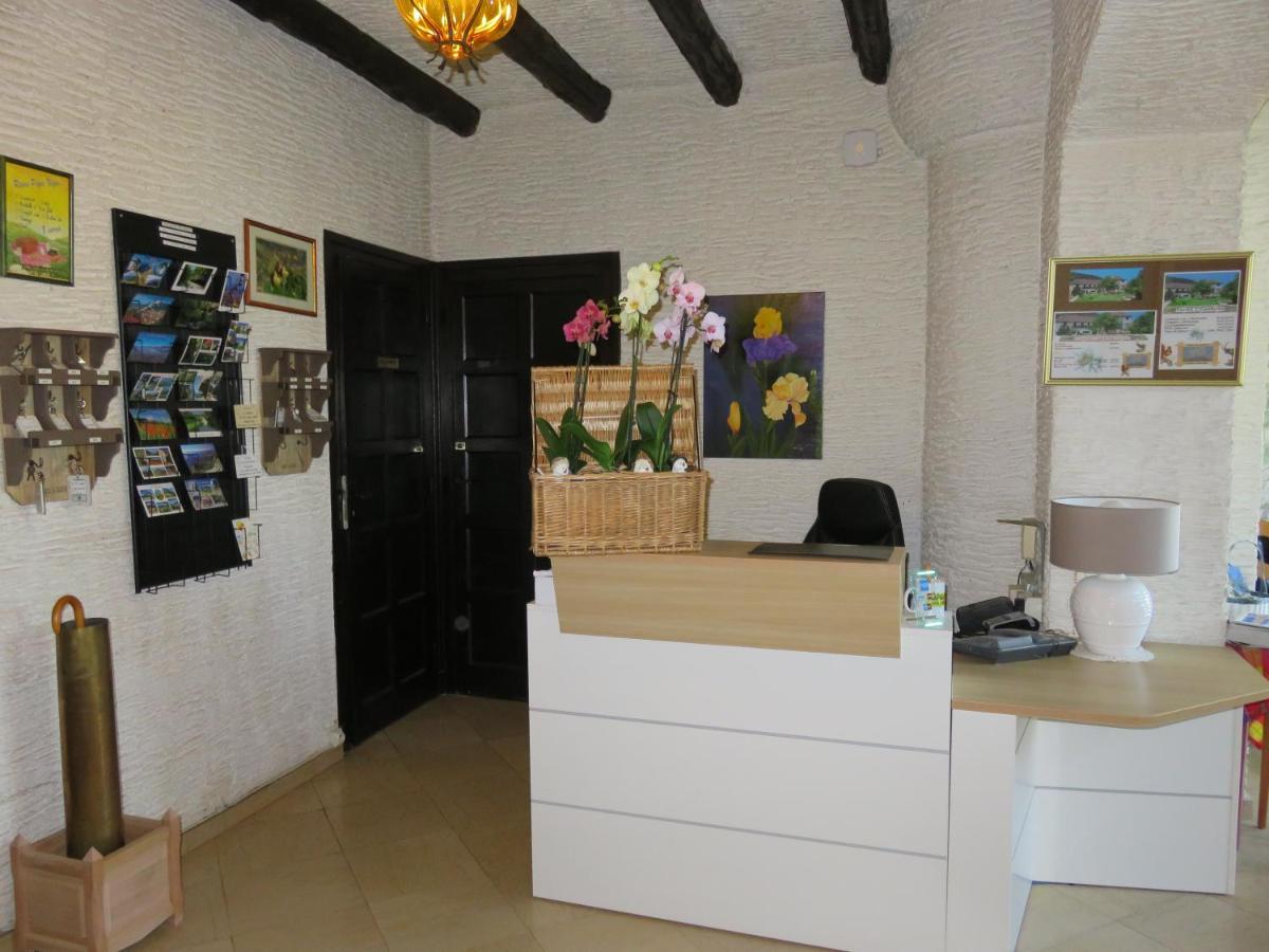 Hotel Restaurant Le Traineau Clelles Bagian luar foto