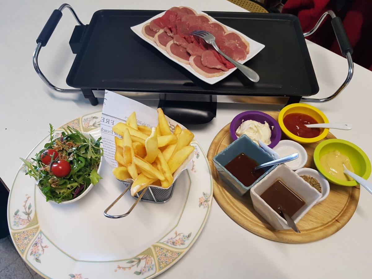 Hotel Restaurant Le Traineau Clelles Bagian luar foto