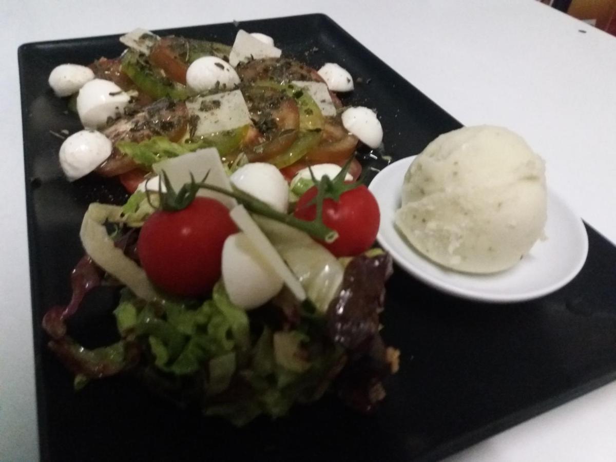 Hotel Restaurant Le Traineau Clelles Bagian luar foto